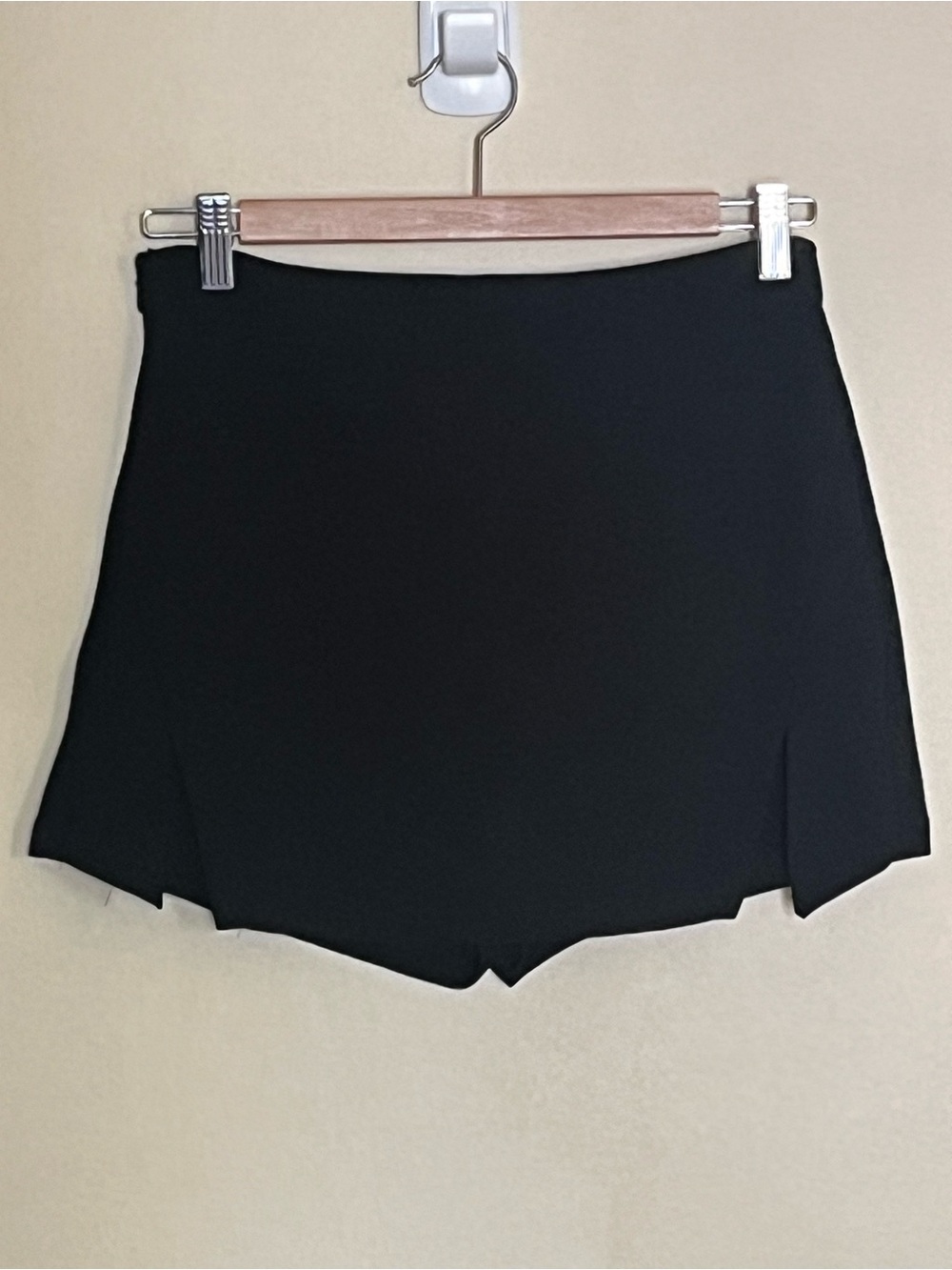 Black skorts size 4 - Picture 1 of 3